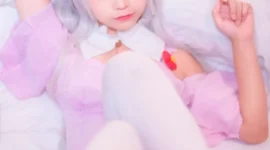 艾米莉亚的睡衣cosplay-绝对领域