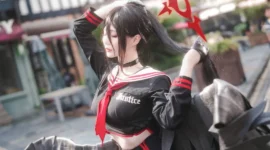 《蔚蓝档案》羽川莲见cosplay-绝对领域