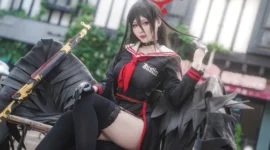 《蔚蓝档案》羽川莲见cosplay-绝对领域