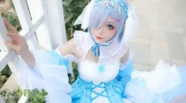 《从零开始的异世界生活》—雷姆冰晶礼服-绝对领域
