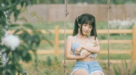 《大巴车》少女写真-绝对领域