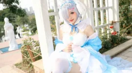 《从零开始的异世界生活》—雷姆冰晶礼服-绝对领域