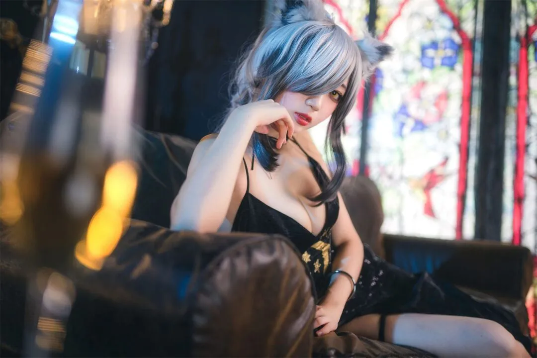 巨乳美少女性感礼服私房写真-15