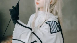 《明日方舟》白金cosplay-绝对领域