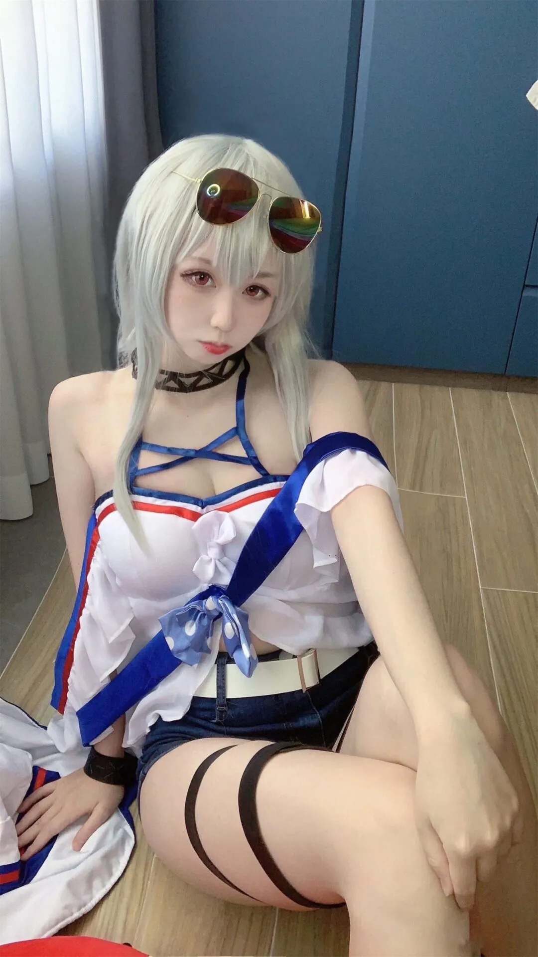 《明日方舟》斯卡蒂cosplay-绝对领域