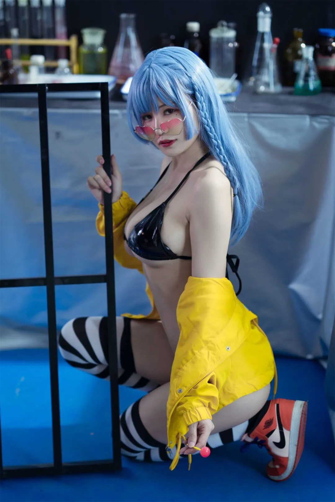 巨乳美少女宅女性感泳衣写真-绝对领域