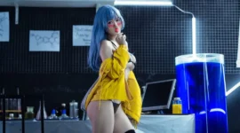 巨乳美少女宅女性感泳衣写真-绝对领域
