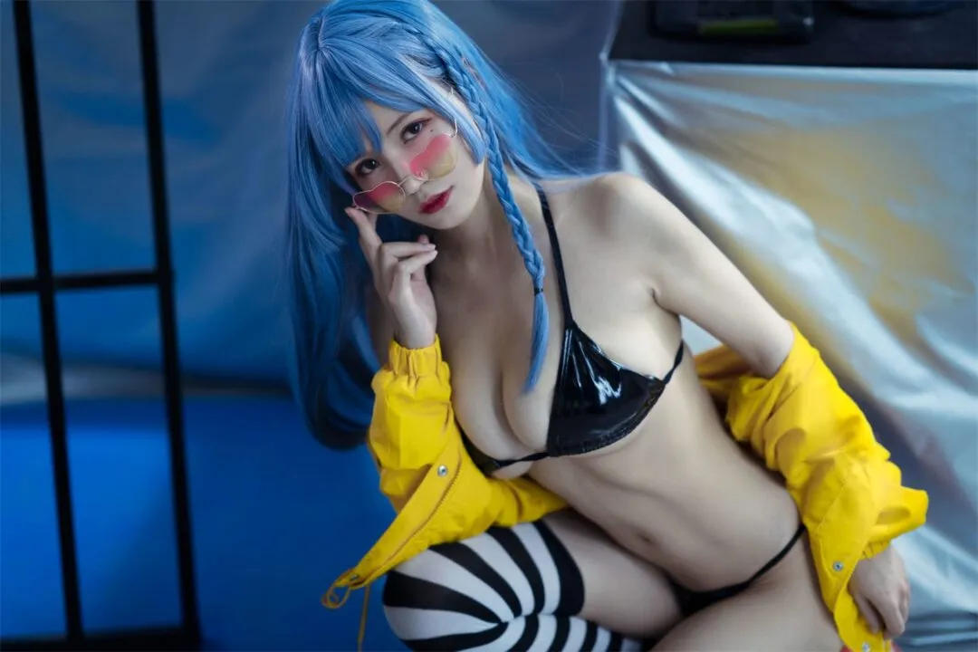 巨乳美少女宅女性感泳衣写真-16