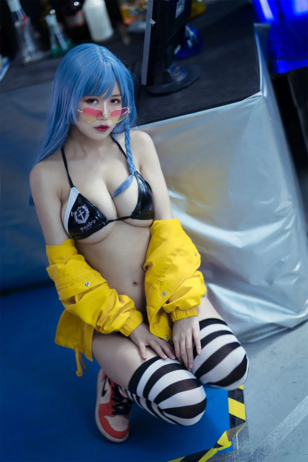 巨乳美少女宅女性感泳衣写真-17