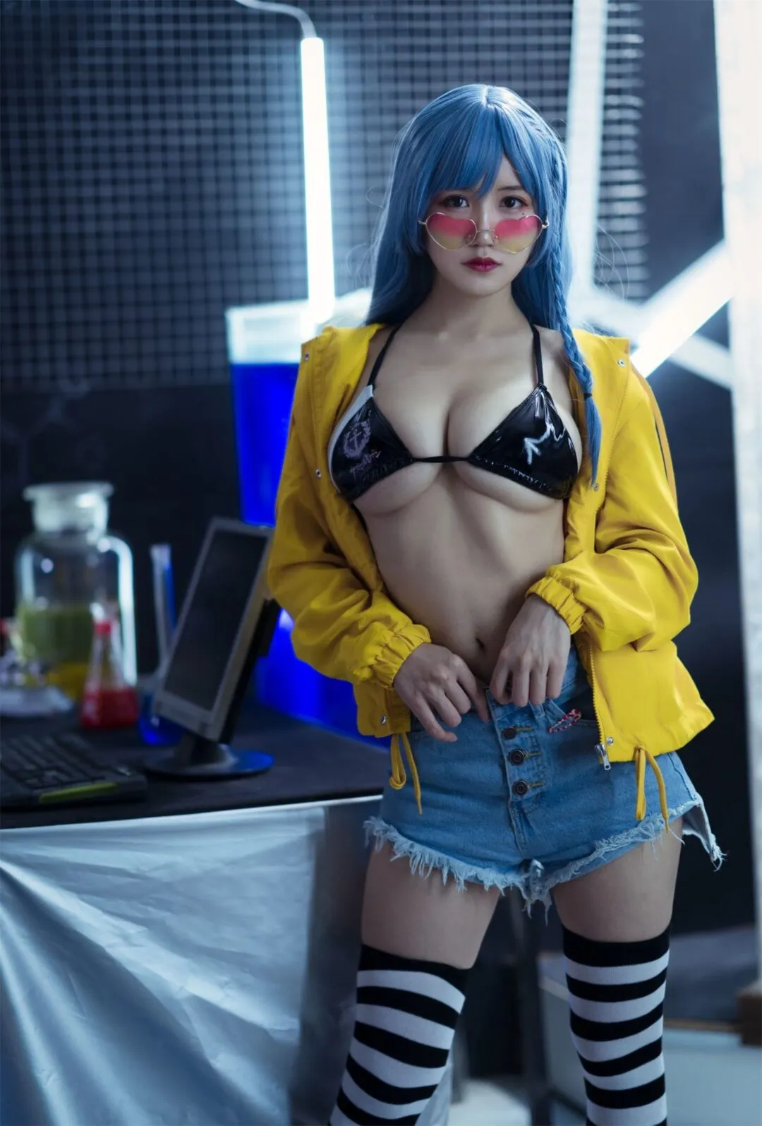 巨乳美少女宅女性感泳衣写真-19