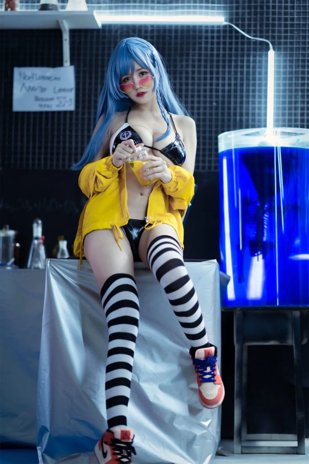 巨乳美少女宅女性感泳衣写真-25