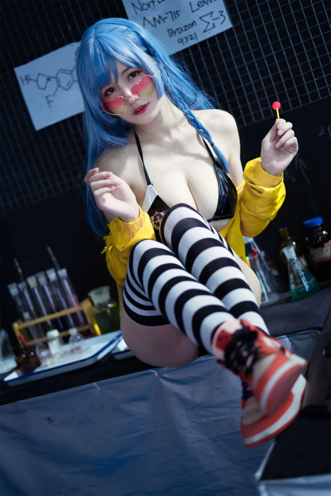 巨乳美少女宅女性感泳衣写真-32
