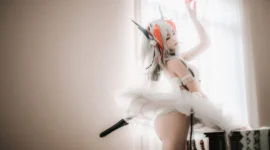 《明日方舟》 伊内丝芭蕾cosplay-绝对领域