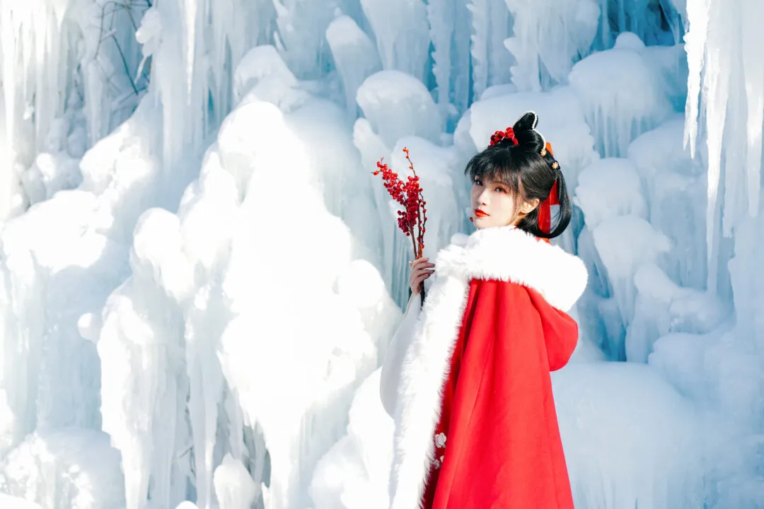 【汉服私影】 「万籁落飞雪 梅绽露娇颜」-1