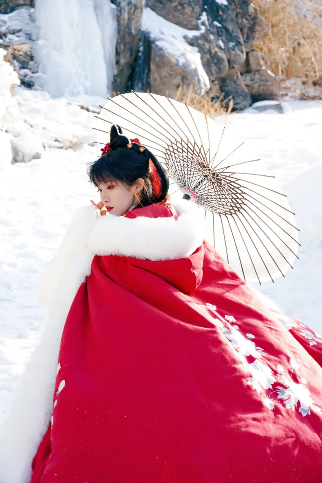 【汉服私影】 「万籁落飞雪 梅绽露娇颜」-10