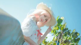 lolita私影  小裙子上都是草莓-绝对领域