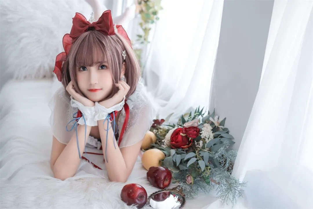 白雪姬性感白丝私房写真-13