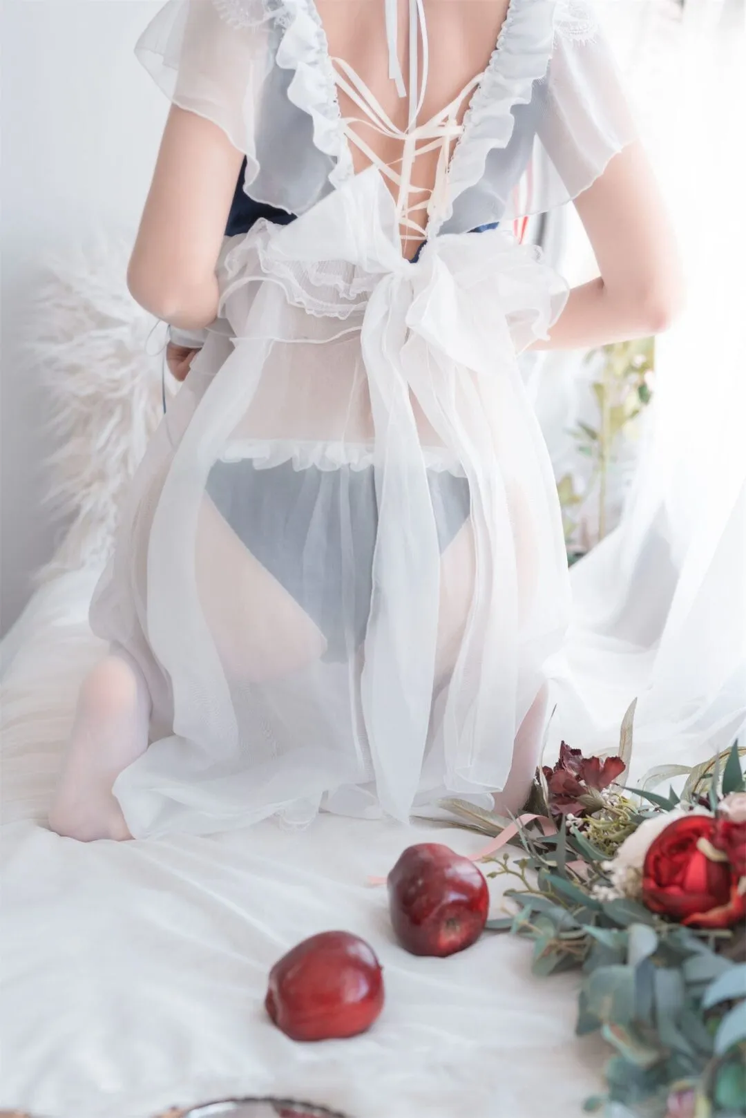 白雪姬性感白丝私房写真-28