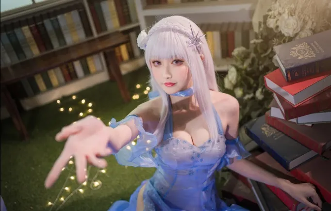 爱蜜莉亚冰晶礼服-绝对领域