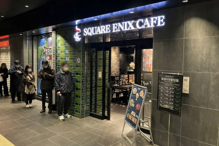 「SQUARE ENIX CAFE TOKYO」,是位在日本东京都秋叶原站东西自由通路上的常设店面,营业时间为日本时间9 点到21 点,咖啡厅店面采时段制,有预约者优先 image