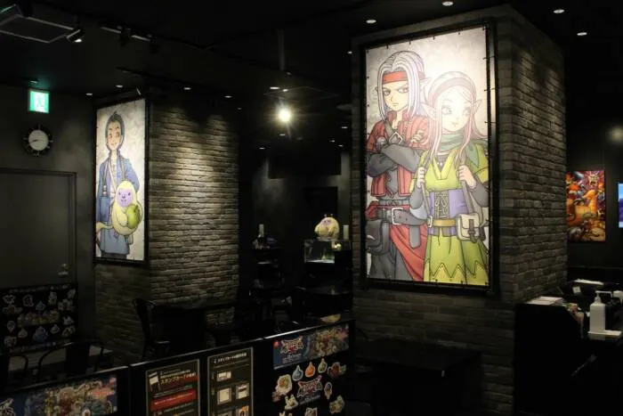 合作活动第一天店内的情况,虽然是上班日,但在开店前就有好几位忠实玩家正在排队等候 image