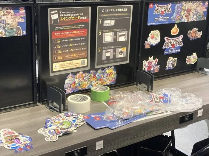 变更摆设时的情况,因为「SQUARE ENIX CAFE TOKYO」是早上9 点开始营业,所以不在深夜完成就会赶不上时间 image