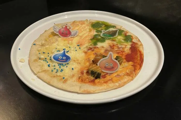 「四季折叠PIZZA」,是以季节为题材,在披萨上重现出春天的樱花、夏天的草原、秋天的红叶以及冬天的雪原 image