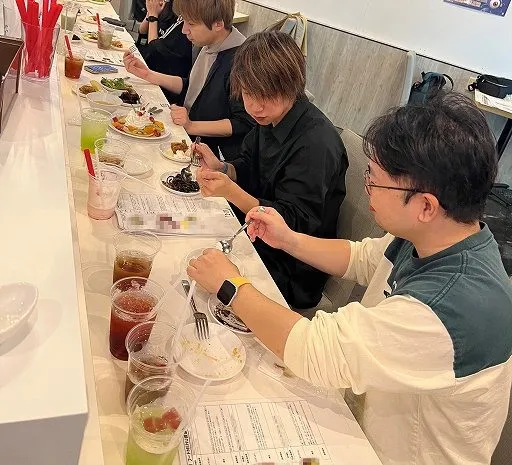 菜色选考会的情况,会请游戏开发团队中的负责小组一起参加试吃决定使用菜色 image