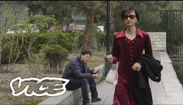 伪娘：我可以对着镜子里的自己撸-绝对领域