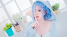 性感拉姆和雷姆COS写真，颜值碾压动漫-绝对领域