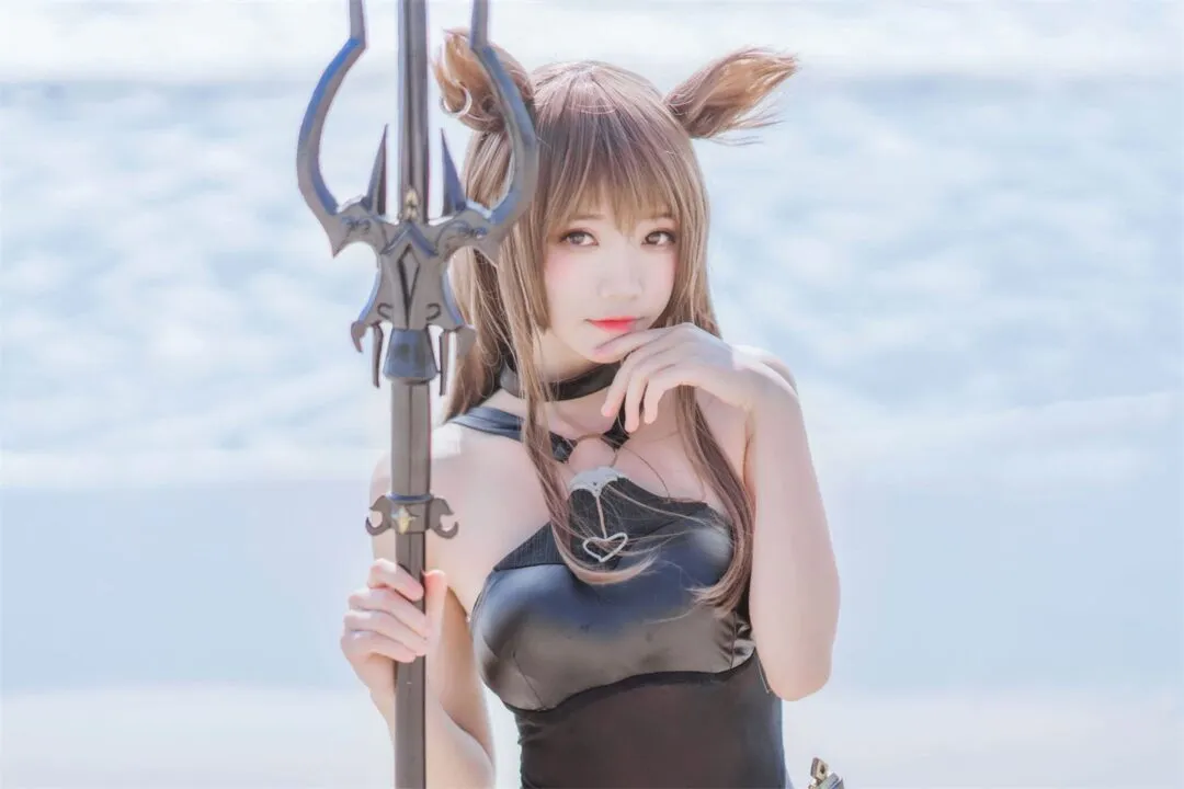《明日方舟》天火泳装cosplay-绝对领域