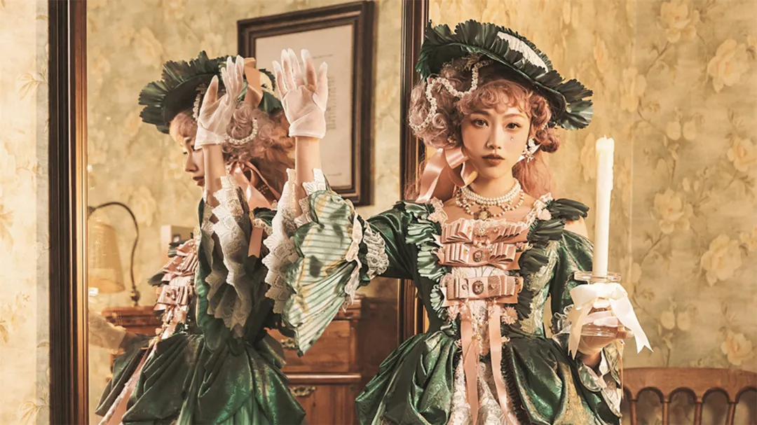 Lolita少女宫廷复古写真-绝对领域