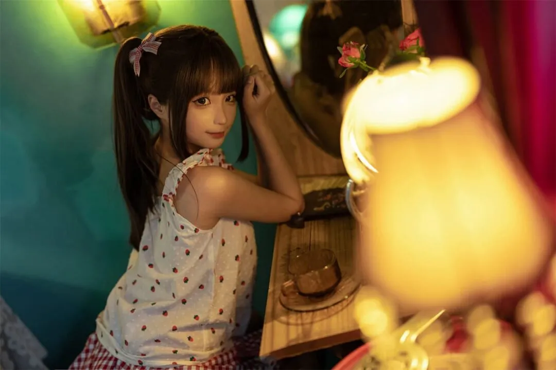 《红格子》少女诱惑写真-绝对领域
