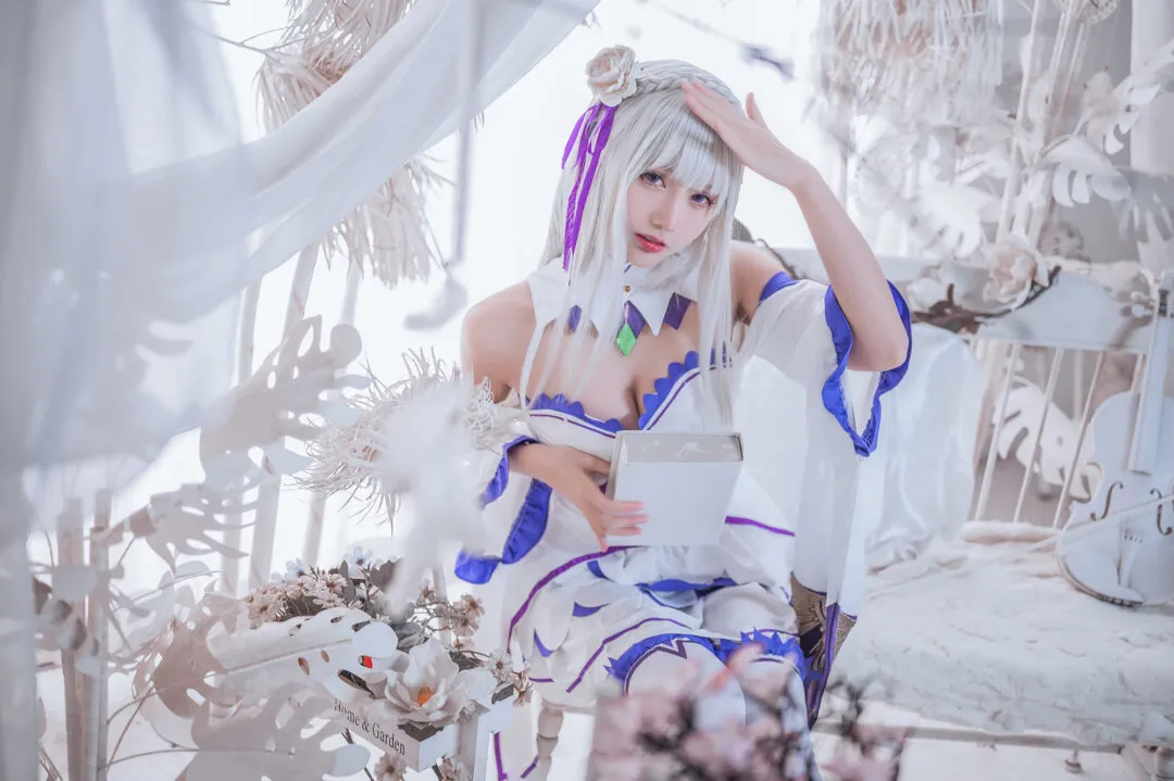 《Re：从零开始的异世界生活》爱蜜莉雅cosplay-绝对领域