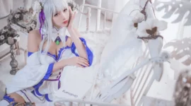 《Re：从零开始的异世界生活》爱蜜莉雅cosplay-绝对领域