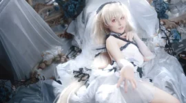 《碧蓝航线 》可畏 梳妆的大小姐cosplay-绝对领域