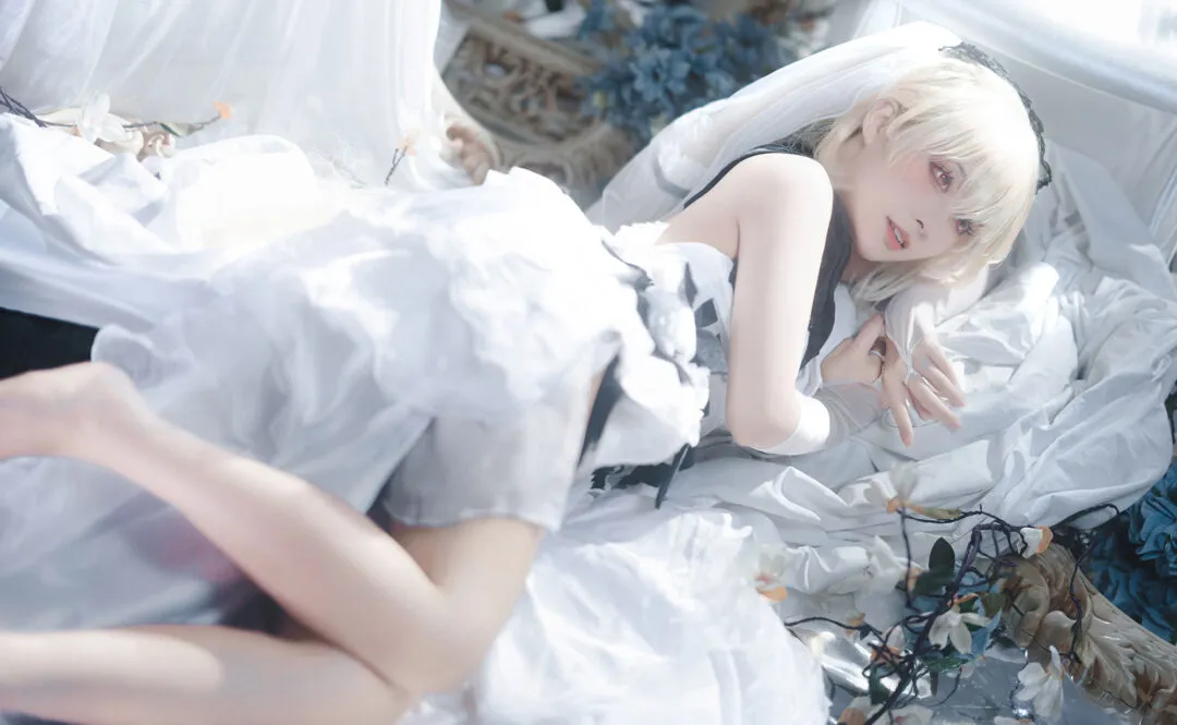 《碧蓝航线 》可畏 梳妆的大小姐cosplay-绝对领域