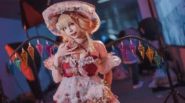 芙兰泳装cosplay-绝对领域