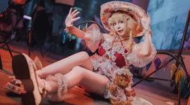 芙兰泳装cosplay-绝对领域