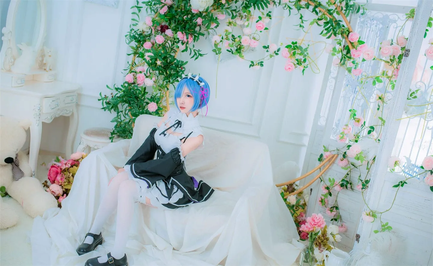 从零开始的异世界生活 蕾姆白丝女仆cosplay-绝对领域