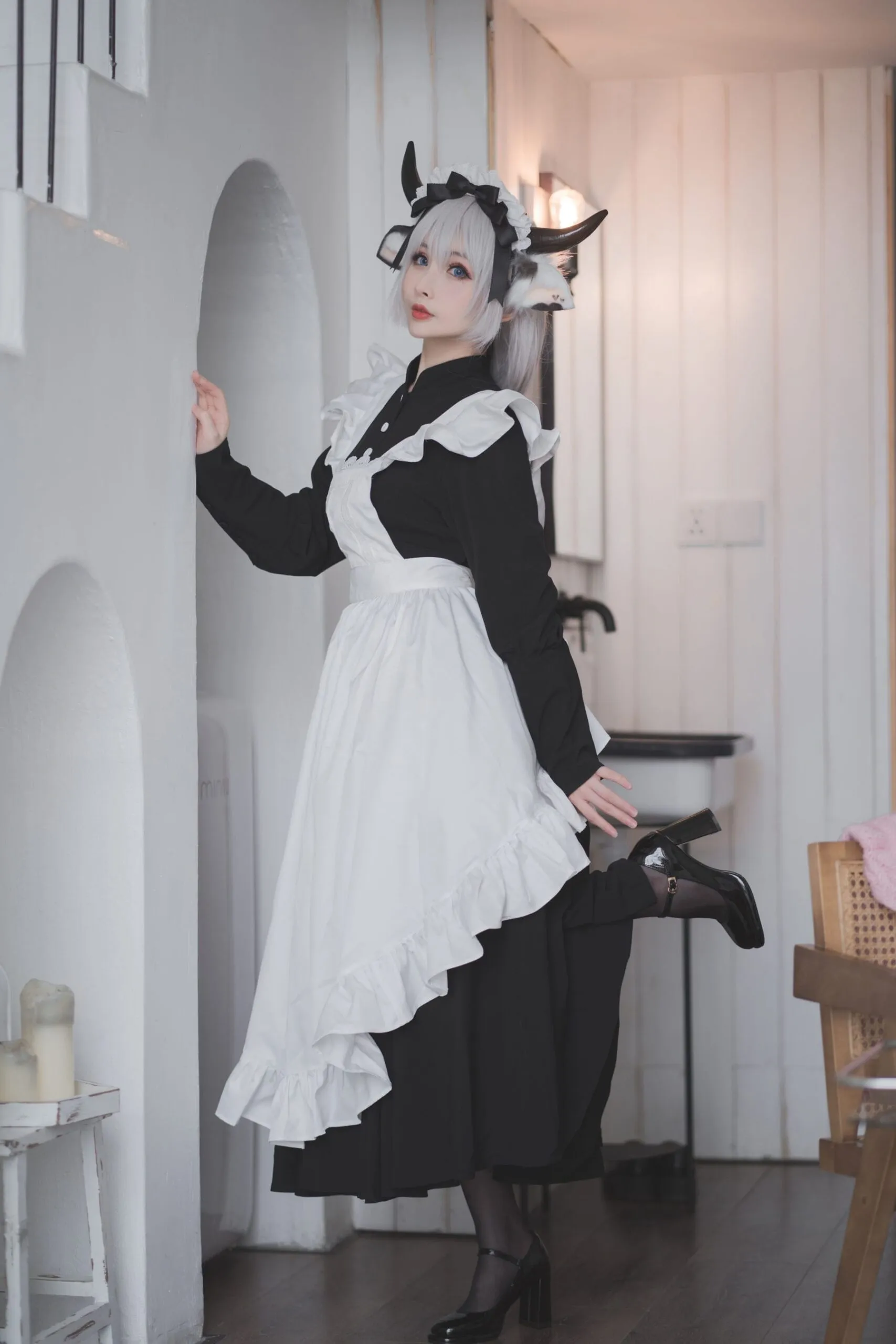 黑丝女仆奶牛cosplay-绝对领域