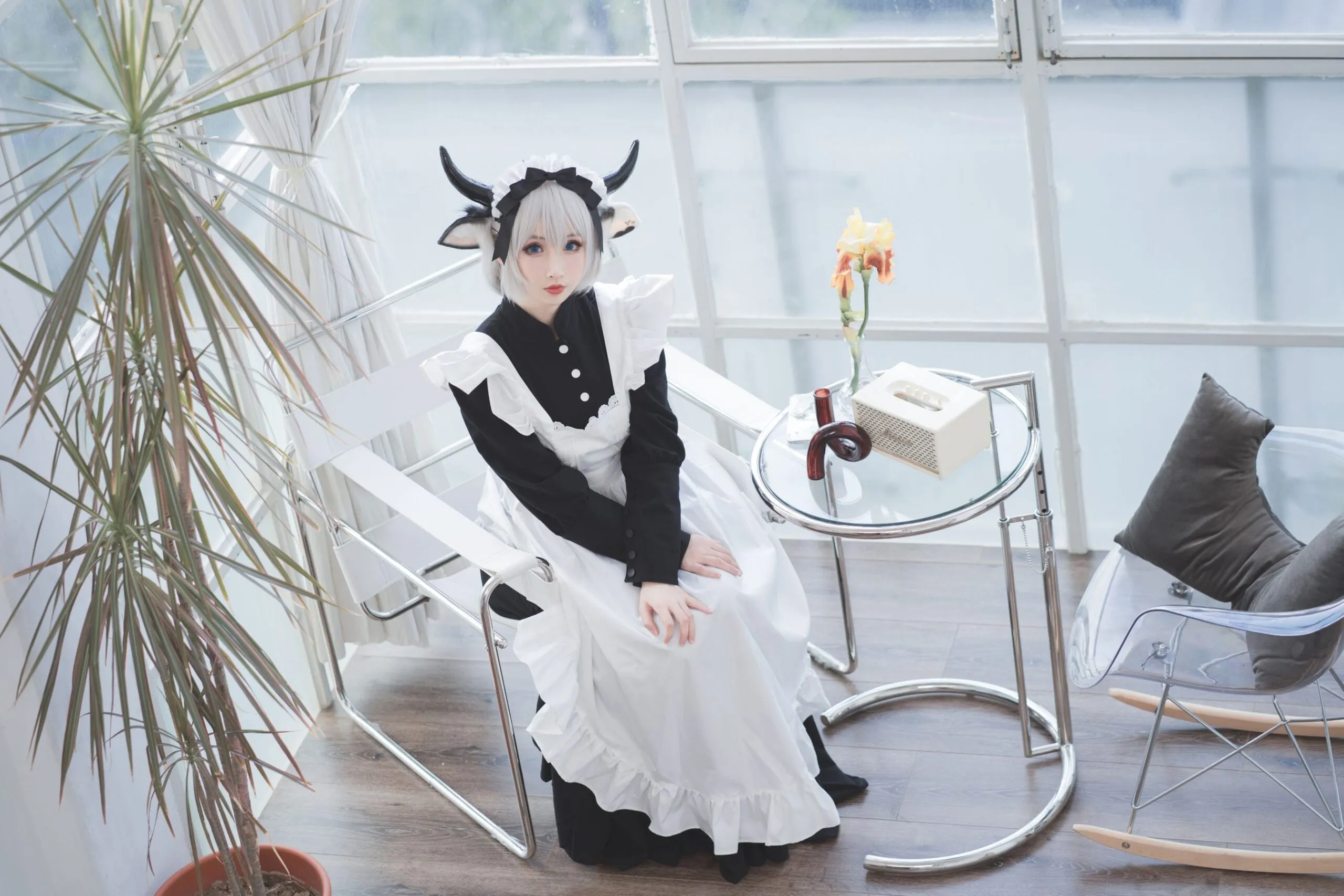 黑丝女仆奶牛cosplay-绝对领域