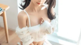 《绵绵兔》少女写真-绝对领域