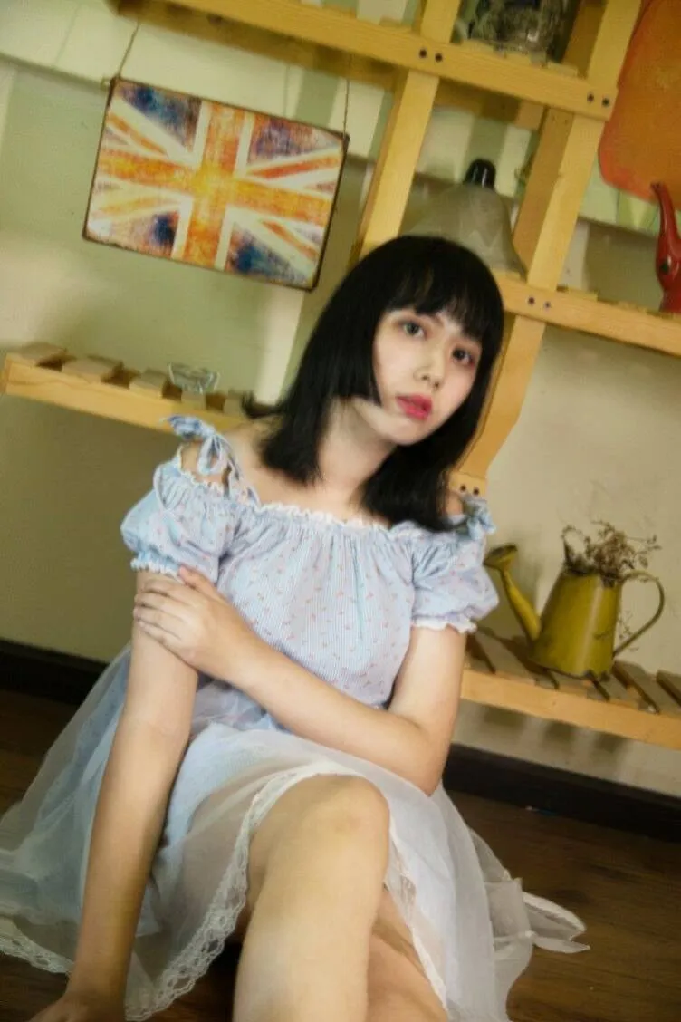 日常碎花裙写真-绝对领域