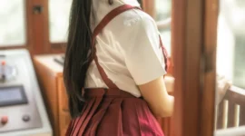 《红火车》少女写真-绝对领域
