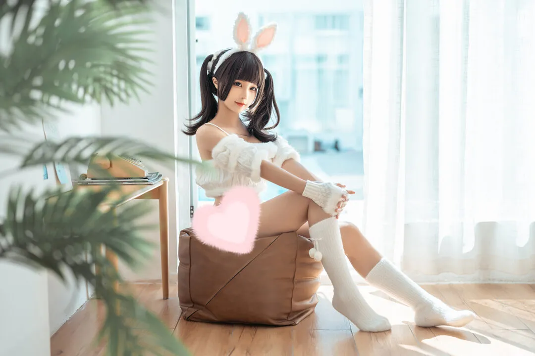 《绵绵兔》少女写真-绝对领域