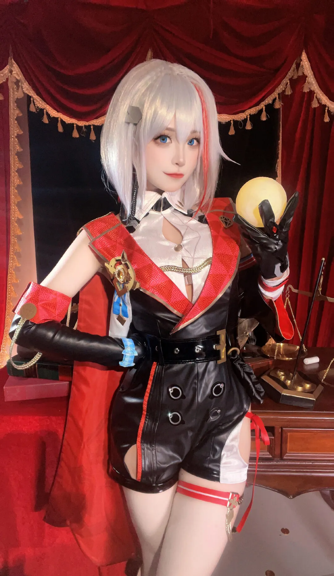 《崩坏：星穹铁道》托帕cosplay-绝对领域
