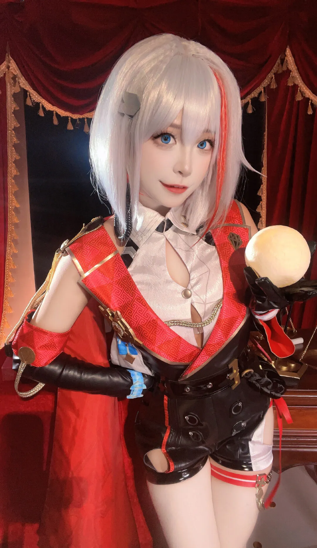《崩坏：星穹铁道》托帕cosplay-绝对领域