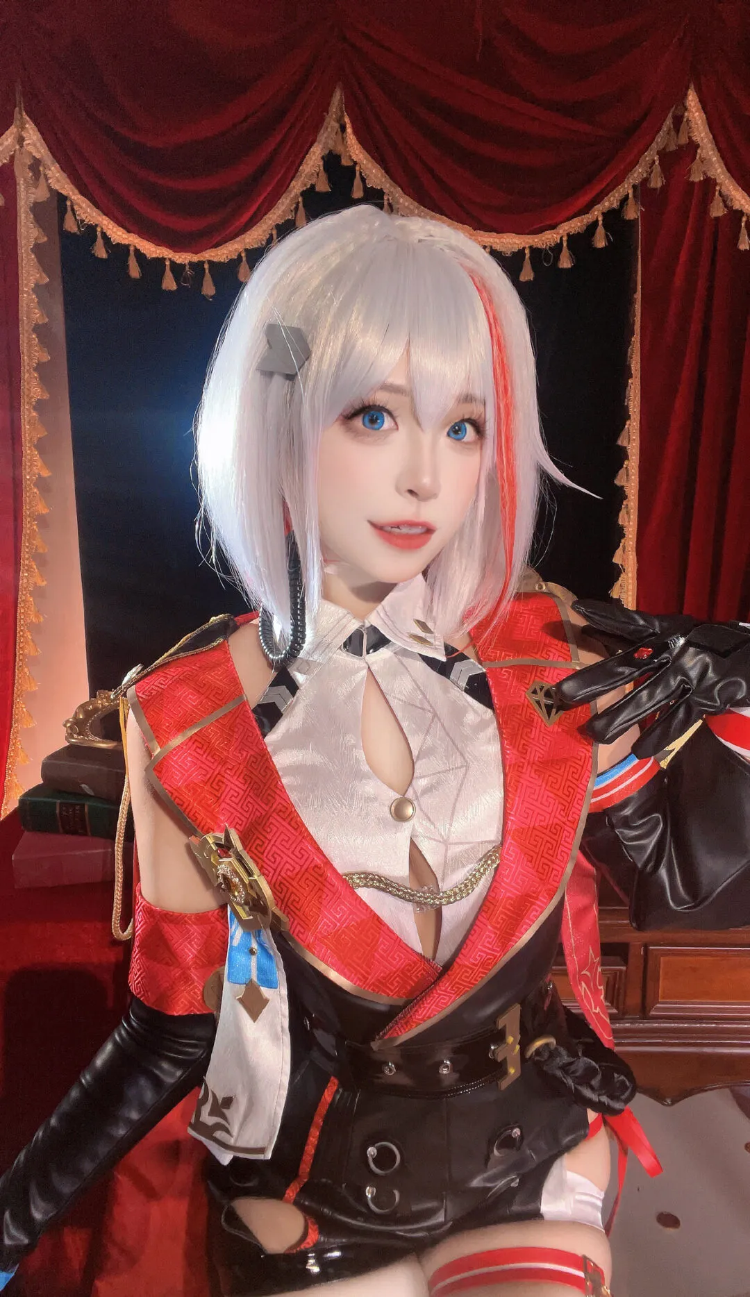 《崩坏：星穹铁道》托帕cosplay-绝对领域